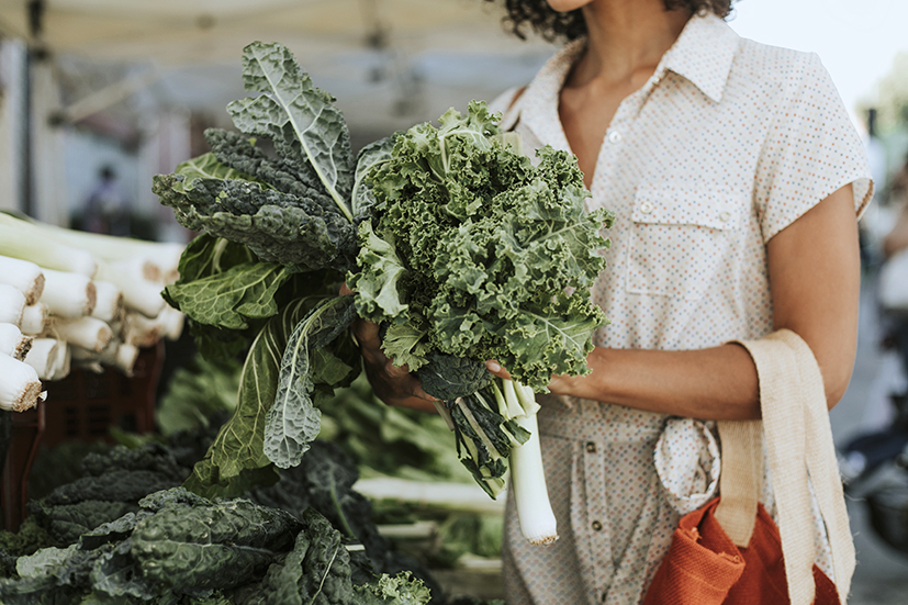 Woman-buying-kale-at-farmers-market.jpg